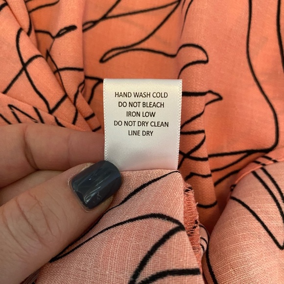 Sweet Rain Pink Leaf Pattern Top size medium tie front - Picture 7 of 7